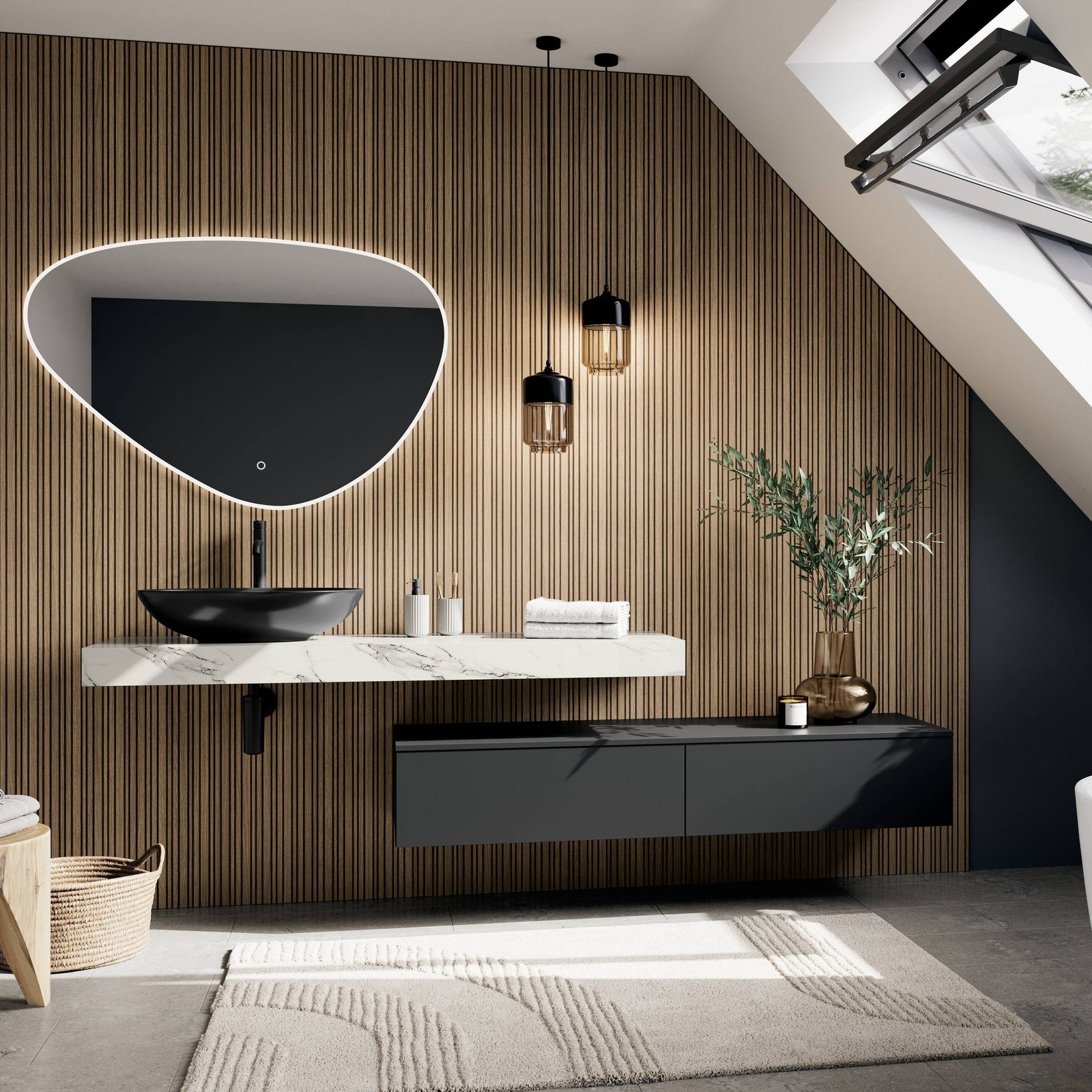 Bad mit schiefergrauen Möbeln, schwarzem Waschtisch und Marmorplatte