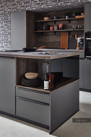 nobilia Küche Küchenzeile mit Kücheninsel Artis 937 Glasoptik Titano matt 300+240 cm konfigurierbar mit E-Geräten Detail Unterschrank mit Glaswange