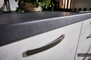 Pino Küche Küchenzeile Beton Weißgrau 240cm konfigurierbar E-Geräte Detail Schubkasten top-shelf.de