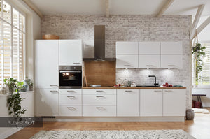 nobilia Küche Bremen im Frontdekor Alpinweiß mit Arbeitsplatte und Nischenverkleidung in 192 Eiche Provence