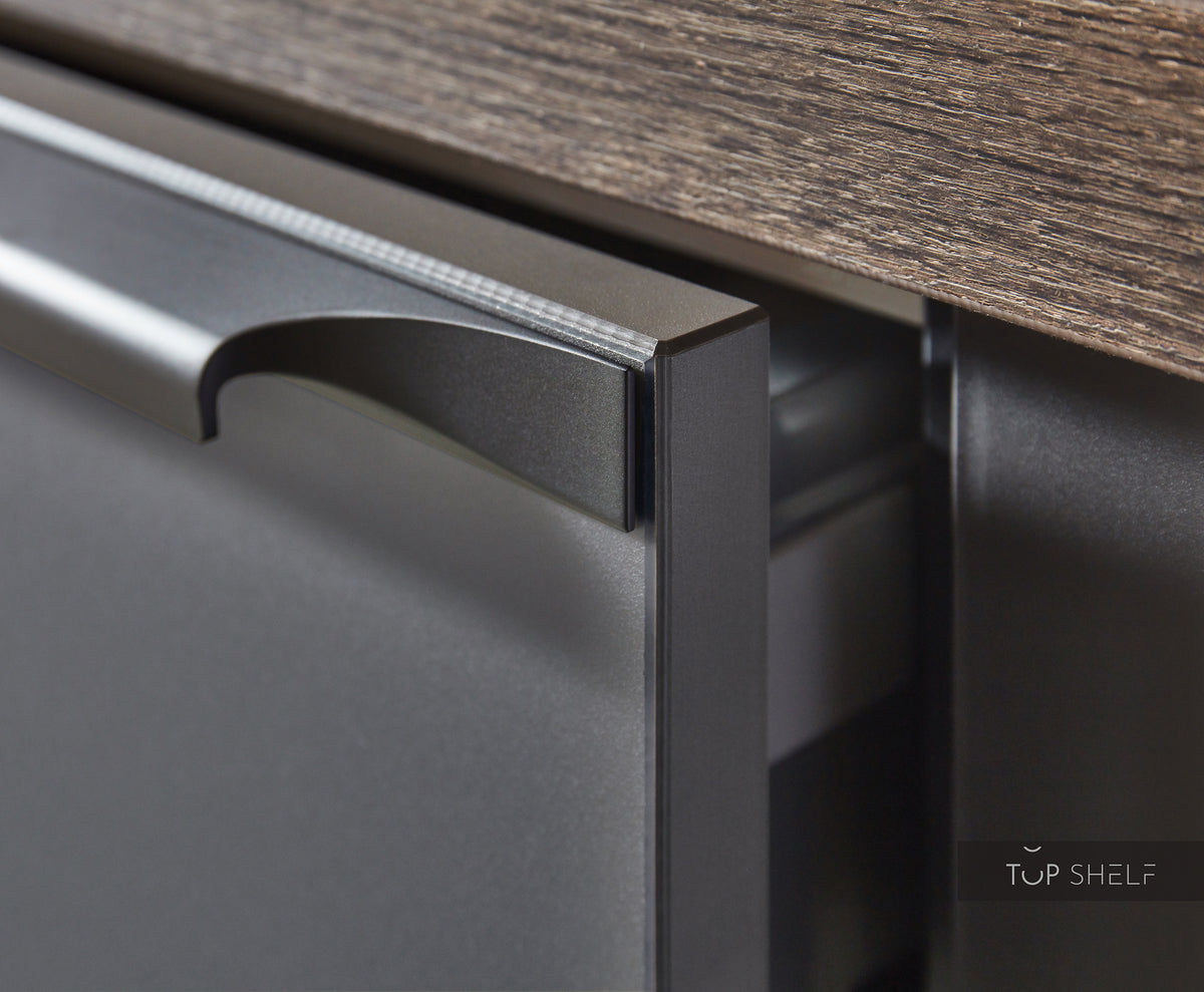 nobilia Küche Küchenzeile mit Kücheninsel  Artis 937 Glasoptik Titano matt 300+240 cm konfigurierbar mit E-Geräten Detail Griffleiste