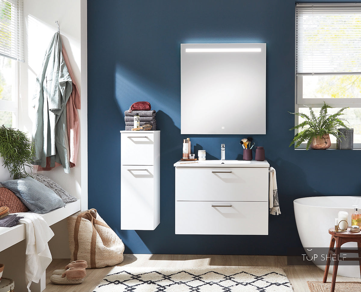 Kleines Bad Ostsee mit Spiegelschrank und Waschtisch Alpinweiß