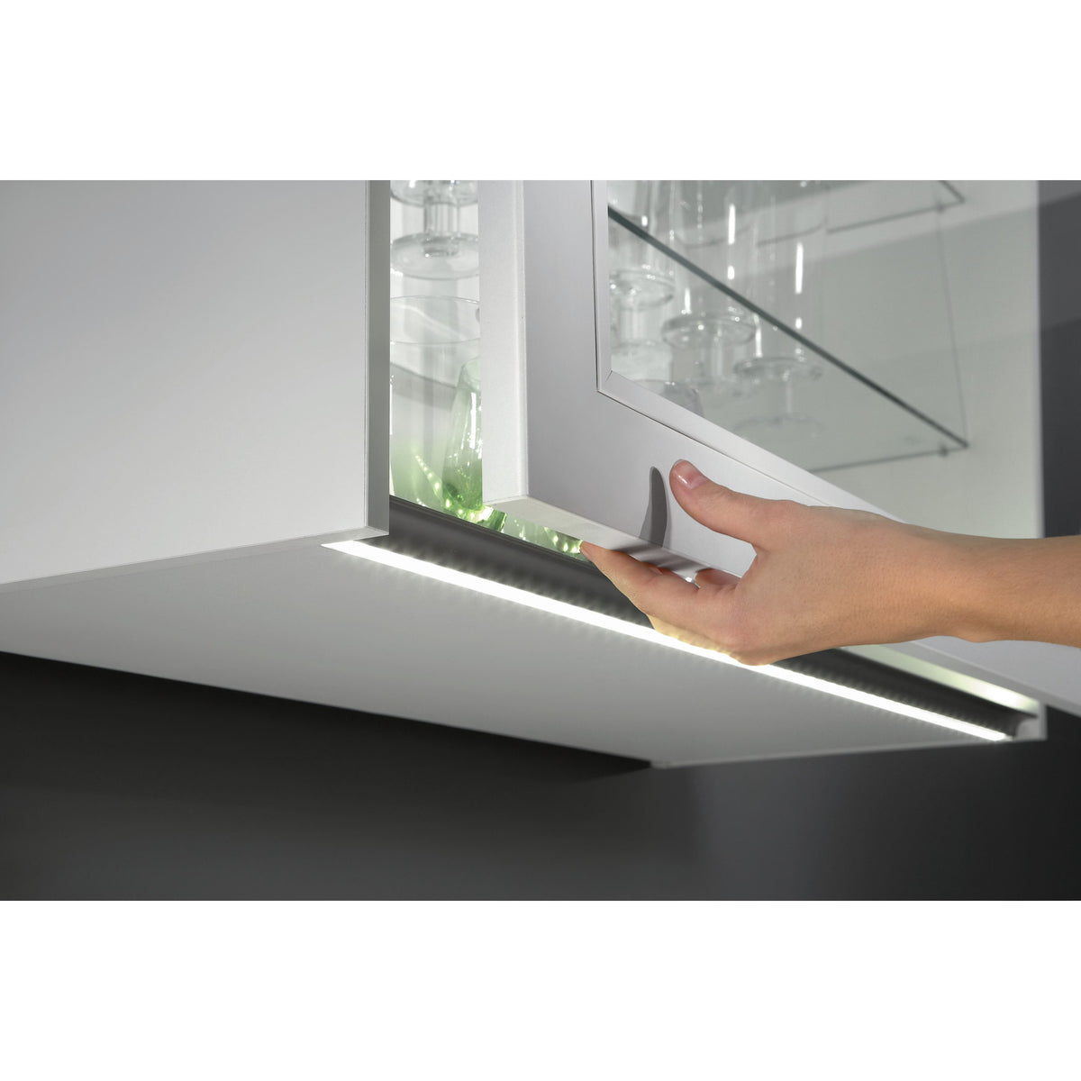 Nobilia Mehrpreis fuer grifflose Wandschraenke mit integrierter LED-Lichtleiste MP-WOGL 7937