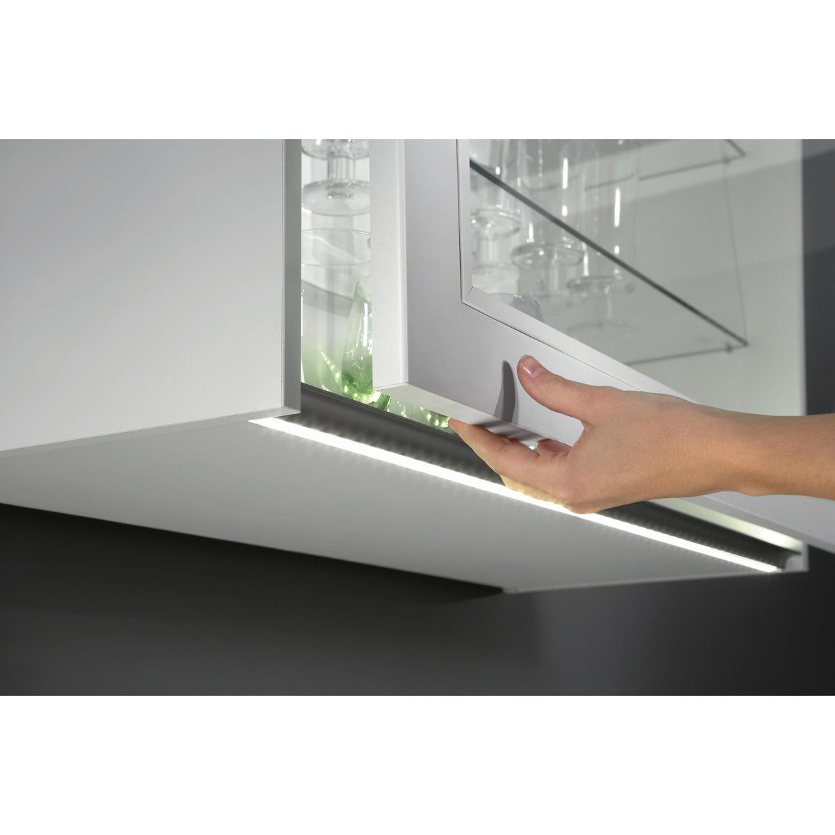 Nobilia Mehrpreis für im Profil integrierte LED-Lichtleiste in LINE N-Wandschränken MP-LLIN 7969