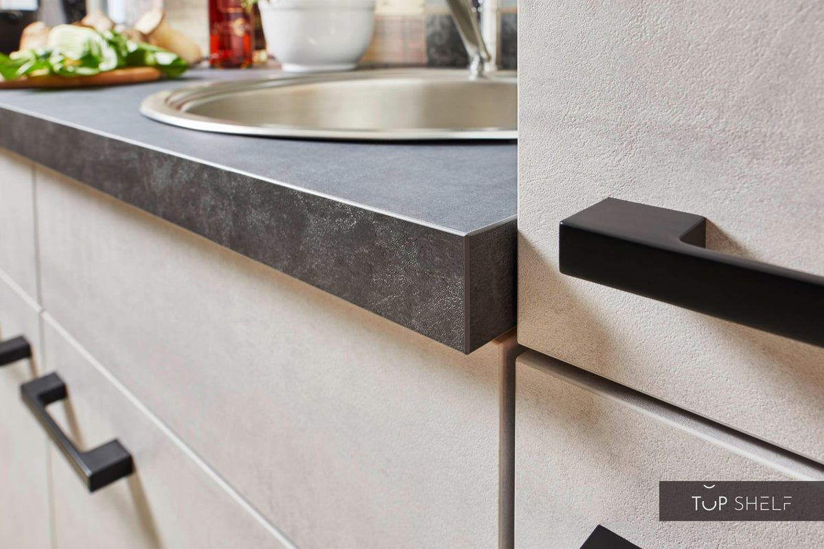 Pino Küche Beton Weißgrau 220cm mit E-Geräte Detail Griff &amp; Front top-shelf.de-