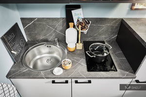 Pino Küche Küchenzeile Lichtgrau & Grafit 180cm konfigurierbar Detail Spüle & Kochfeld top-shelf.de