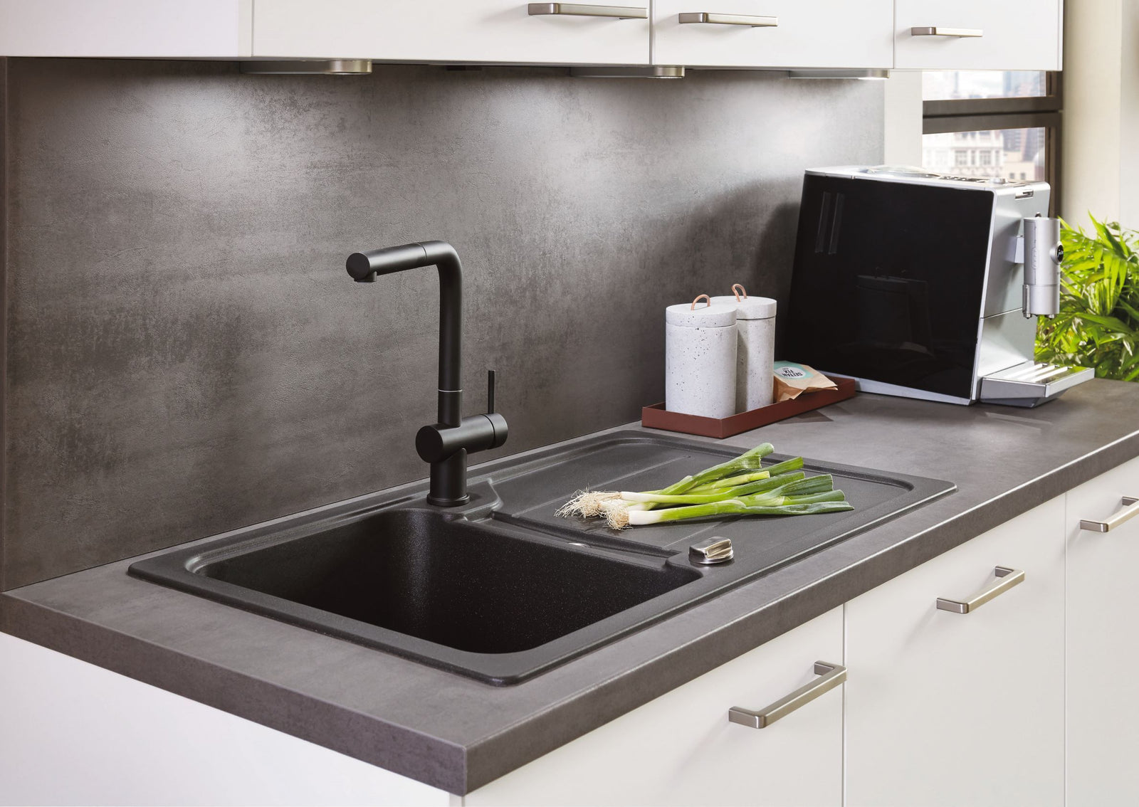 nobilia küche Freiburg 330 cm Weiß abverkauf Eiche Provence mit Kühlschrank & Geschirspüler