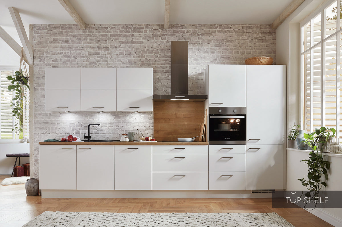 nobilia Küche Bremen im Frontdekor Alpinweiß mit Arbeitsplatte und Nischenverkleidung  in 192 Eiche Provence