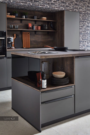 nobilia Küche Küchenzeile mit Kücheninsel  Artis 937 Glasoptik Titano matt 300+240 cm konfigurierbar mit E-Geräten Detail Unterschrank mit Glaswange spiegelverkehrt