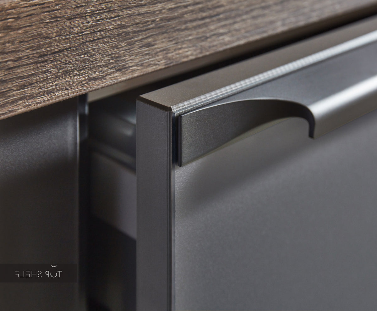 nobilia Küche Küchenzeile mit Kücheninsel  Artis 937 Glasoptik Titano matt 300+240 cm konfigurierbar mit E-Geräten Detail Griffleiste spiegelverkehrt