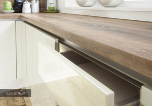 nobilia Küche Winkelküche Eckküche Lux 816 Lack Magnolia Hochglanz 360x360 cm konfigurierbar mit E-Geräten Detail spiegelverkehrt