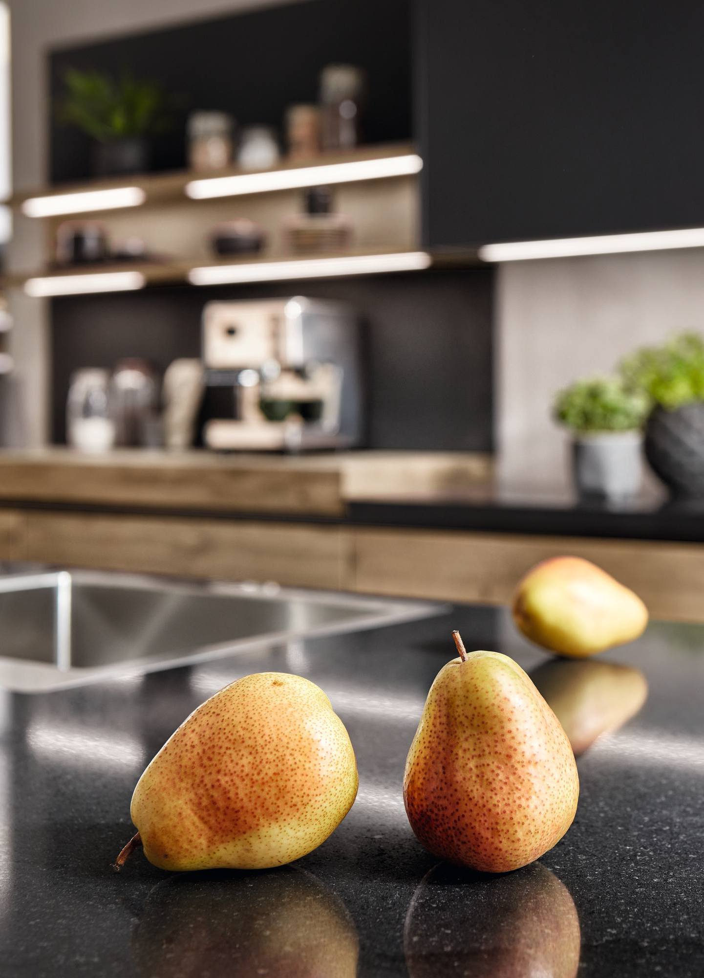 nobilia-Kuechenzeile-nobilia-Kueche-Structura-top-shelf (1)