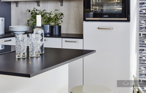 nobilia U-Küche Touch 341 Steingrau supermatt 220 x 280 x 215 cm moderne Küche konfigurierbar mit Geräten Detail Arbeitsplatte