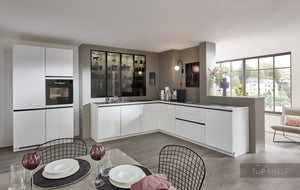 nobilia Winkelküche Artis 938 Glasoptik Alpinweiß matt 265 x 275 + 120 cm mit Glas-Wandschränken Detail Geschirrspüler + Wandschrank