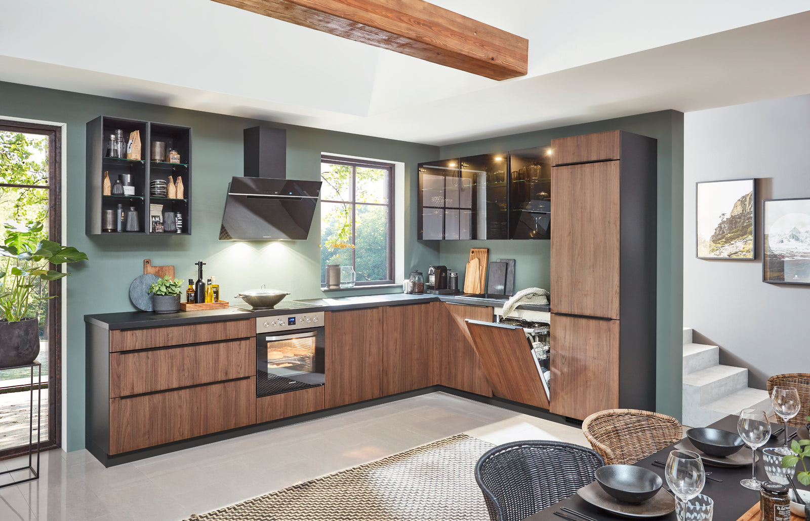 nobilia Winkelküche Eckküche Riva 840 Nussbaum Nachbildung 370 x 250 cm konfigurierbar mit Elektrogeräten Detail Geschirrspüler