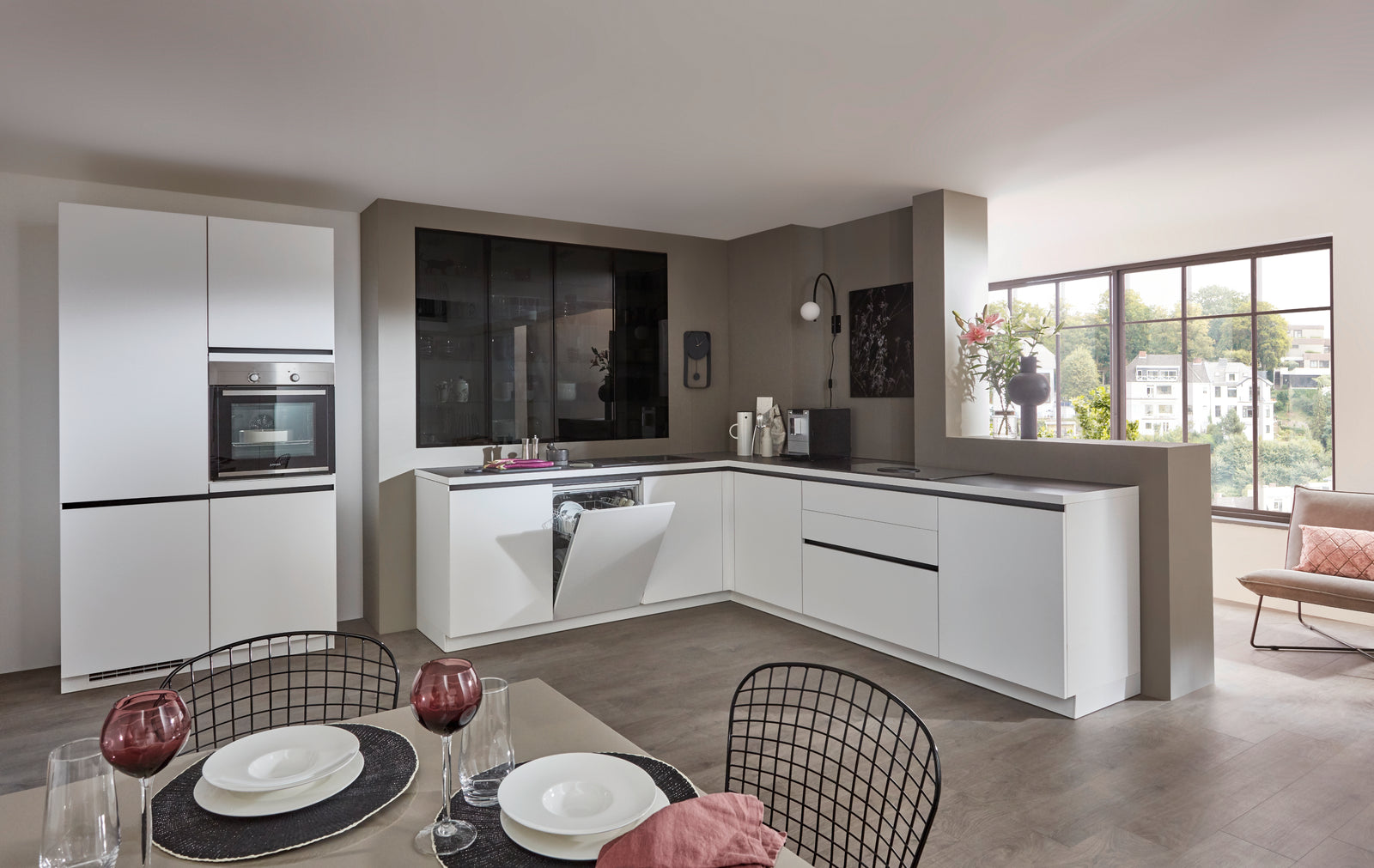 nobilia Winkelküche Küchenzeile 938 Glasoptik Alpinweiß matt 265 x 275 + 120 cm konfigurierbar mit Elektrogeräten Detail Geschirrspüler