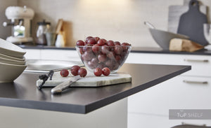 nobilia Kücheninsel mit Küchenzeile Artis 938 Glasoptik Alpinweiß matt 365 + 180 cm mit oder ohne Geräte Detail Arbeitsplatte + Kante